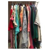 Z - MIXED LOT OF WOMENS CLOTHING (M9)