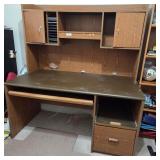 Z - HOME OFFICE DESK WITH HUTCH UNIT (O22)