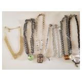 Z - LOT OF SEVEN COSTUME JEWELRY NECKLACES (J121)