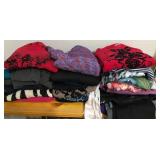 Z - LOT OF WOMEN'S SWEATERS SIZE M/L (R39)