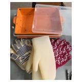 Z - CASSEROLE DISHES, OVEN MITTS (K143)