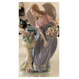 Z - PORCELAIN ANGEL FIGURINE (J202)