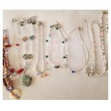 Z - LOT OF COSTUME JEWELRY NECKLACES (J140)