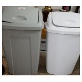 Z - RUBBERMAID KTICHEN 24' TRASHCANS