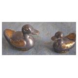 Z - TWO COLLECTIBLE DUCK FIGURINES (K86)