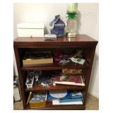 Z - BOOKCASE WITH CONTENTS (M206)