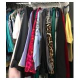 Z - MIXED LOT OF WOMEN'S CLOTHING (P21)