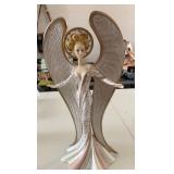 Z - BOB MACKIE ANGEL FIGURINE (J203)