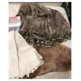 Z - TABLE LINENS & SCARVES (M222)