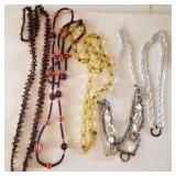 Z - LOT OF FIVE COSTUME JEWELRY NECKLACES (J129)