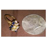 18KT YELLOW GOLD DIAMOND & SAPPHIRE CLUSTE RING