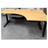484 - CORNER UPLOIFE DESK / WORK STATION