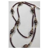 443 - COSTUME JEWELRY NECKLACE WITH GARNETS (R44)