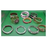 W - LOT OF COSTUME JEWELRY BRACELETS (L72)