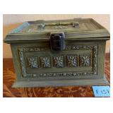 R - DECORATIVE SEWING BOX WITH CONTENTS (F137)