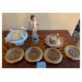 R - SET OF COASTERS & COLLECTIBLES (F132)
