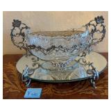 R - CUT CRYSTAL BOWL WITH STAND CENTERPIECE