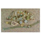 487 - MIXED COSTUME JEWELRY LOT W/ BROOCHES(G378)