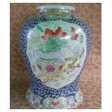 487 - HAND PAINTED PORCELAIN VASE(G302)