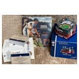 N - YANKEE STADIUM DVD, FENWAY PARK FIGURINE(T163)