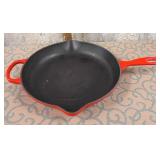 K - LE CREUSET SKILLET (S146)