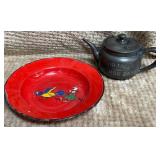 N - VINTAGE TEAPOT & DECORATIVE PLATE (T294)