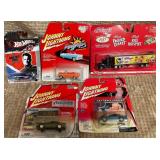 N - LOT OF COLLECTIBLE CARS & TRUCKS (T280)