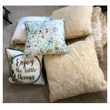 J5 - LOT OF ACCENT PILLOWS (L8)