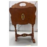 489 - VINTAGE OODEN MAGAZINE RACK (N77)