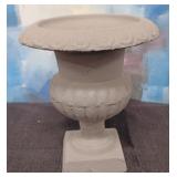 11 - URN PLANTER POT 6'T (H95)