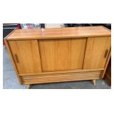 11 - MID-CENTURY-MODERN STEREO CONSOLE (C80)