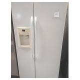 11 - GE SIDE-BY-SIDE REFRIGERATOR/ FREEZER (H3)