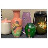 488 - MIXED LOT OF COLLECTIBLE VASES & LIDDED JAR