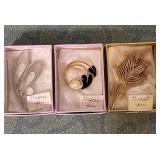 488 - TRAFARI & MONET COSTUME JEWELRY BROOCHES