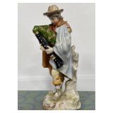 488 - VINTAGE PORCELAIN FIGURINE (M115)