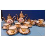 489 - VINTAGE BAVARIAN PORCELAIN TEA & COFFEE SET