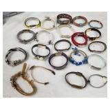 MIXED LOT OF COSTUME BRACELETS (F127)