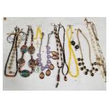 MIXED LOT OF COSTUME MECKLACES (F60)