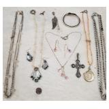 MIXED LOT OF COSTUME JEWELRY (F133)