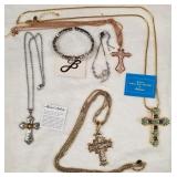 MIXED LOT OF COSTUME JEWELRY (F136)