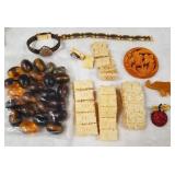 MIXED LOT OF COSTUME JEWELRY (121)