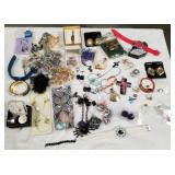 MIXED LOT OF COSTUME JEWELRY (F19)