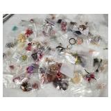 MIXED LOT OF COSTUME EARRINGS (F142)
