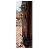 O - MIXED LOT OF PATIO WALL DECOR (Y46)