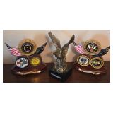 O - AMERICAN EAGLE & US ARMY TABLE TOP DECOR (M113