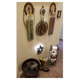O - MIXED LOT OF WESTERN HOME DECOR (E32)