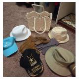 O - LOT OF HATS, GLOVES & TOTE (M67)
