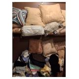 J - ACCENT PILLOWS, MIXED CLOTHING (M15)