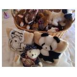 J - LOT OF STUFFED TOYS & PILLOWS (M4)