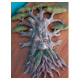 N1 - LEAFY GREENMAN TREE WALL DECOR (L40)
